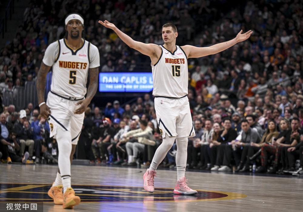 但当他假装 但当他假装